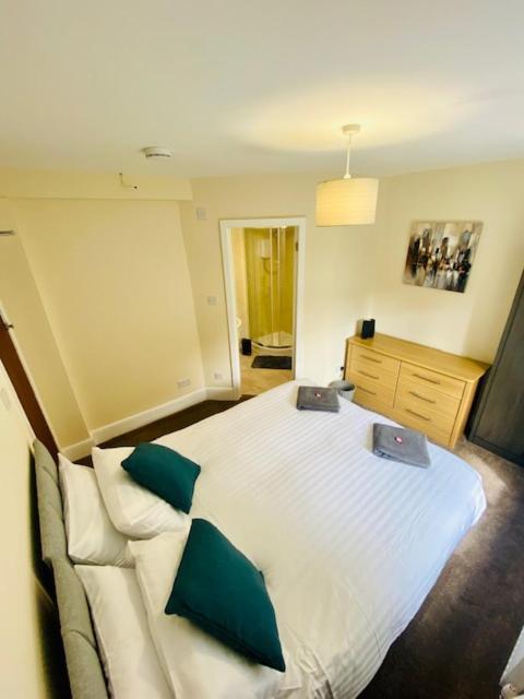 Cannock House ~ 4 Bedrooms All With Ensuite. Rugeley Exterior foto